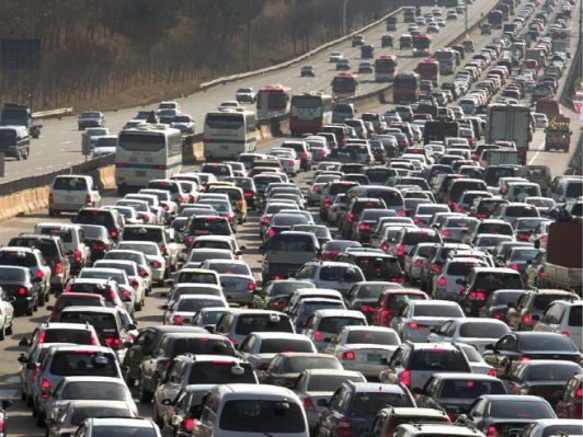 설 연휴 차 안에서 시간을 보내는 최고의 방법은?