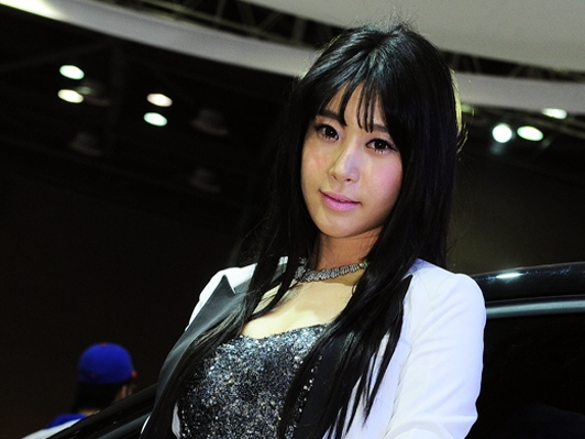 [T포토] 모델 최나영 '블링블링한 미니 원피스'(서울모터쇼)