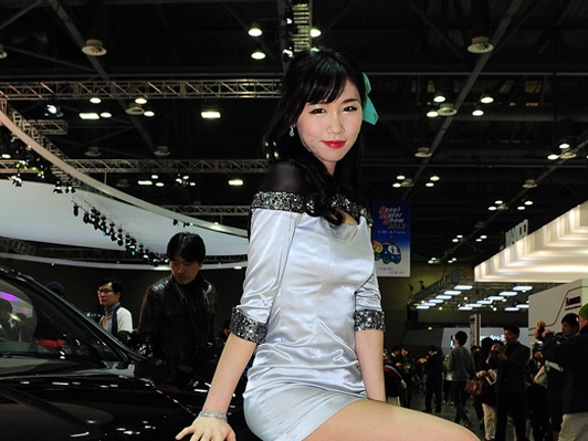 [T포토] 모델 김미진 '쭉 뻗은 각선미에 시선고정~'(서울모터쇼)