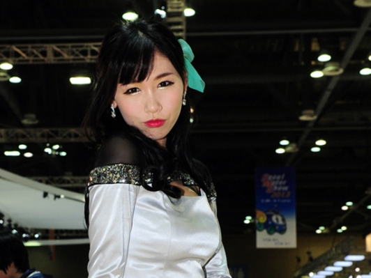 [T포토] 모델 김미진 '귀엽게 유혹하는 붉은 입술'(서울모터쇼)