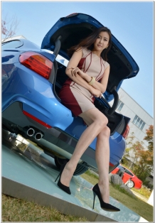 각선미가 예술인 4시리즈엔 모델 지호진씨가 딱.