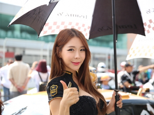 [T포토]팀106 전속 모델 ‘엄지아’…엄지척!!!