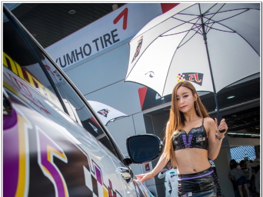 [포토] J5 레이싱팀 송이나의 넘치는 매력