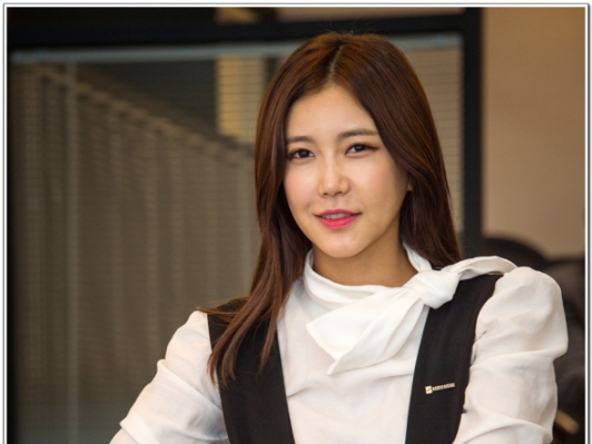 [포토] 슈퍼모델 지호진이 이끄는 청담역직영점