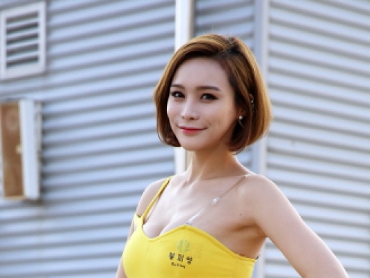 [포토] 레이싱 모델 박하, 섹시한 눈빛으로 매력발산!