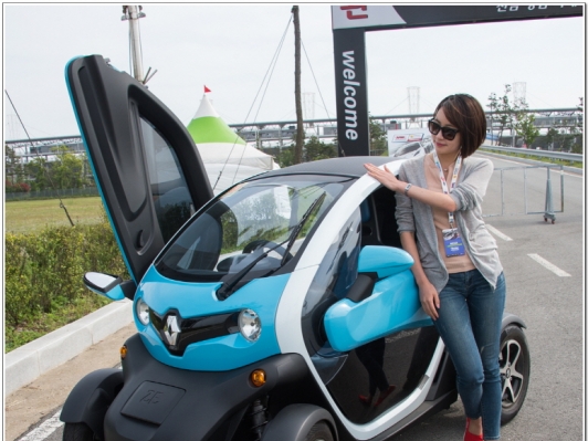 [김혜인 기자의 깜짝 (영상)시승기] 차원이 다른 신개념 이동수단, 친환경 전기차 트위지