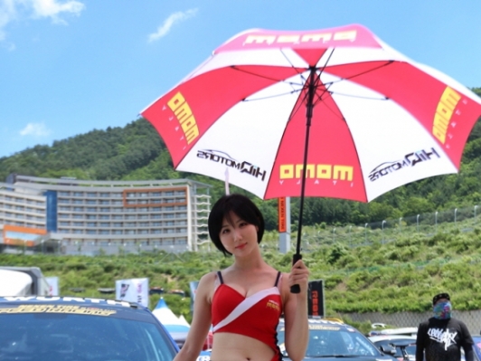 [포토]단발머리가 더 섹시한 레이싱모델 연다빈