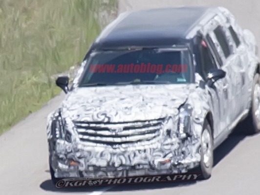 차기 미국 대통령 리무진 ‘The BEAST 2.0’ 위장막 포착