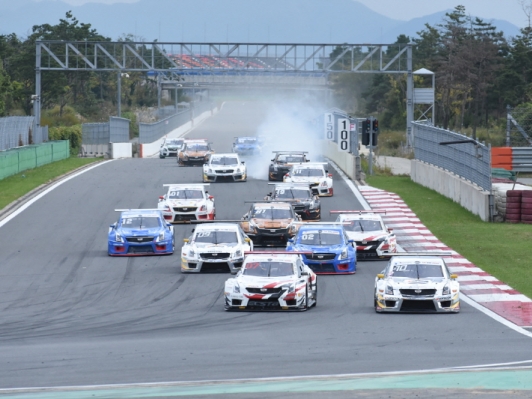 CJ슈퍼레이스 6000 클래스 결승전 이데유지 시즌 첫 우승