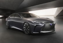2017 서울 모터쇼서 렉서스는 LC500h 국내 최초 공개