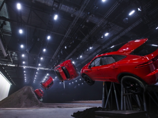 재규어 ‘E-PACE’, 트위스트 점프로 세계 기네스북 신기록