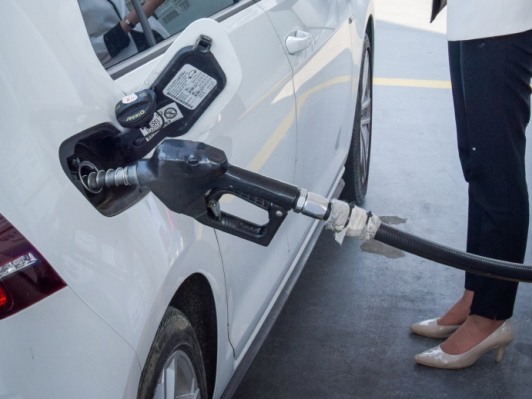 글로벌 석유업체, 전기차 판매전망 상향 및 석유수요 감소 전망