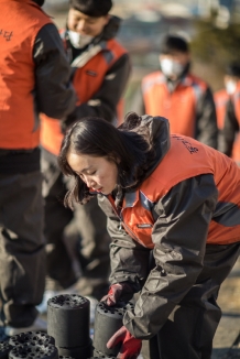 한국타이어 신입사원, 연탄나르기 봉사로 나눔활동 첫걸음