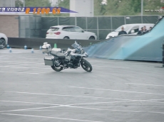 (영상) CES에 선보인 자율주행 오토바이 (BMW R1200GS)