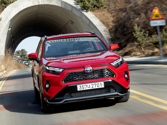 63km전기모터 주행, 5,570만원. RAV4 플러그인 하이브리드(PHEV) 출시