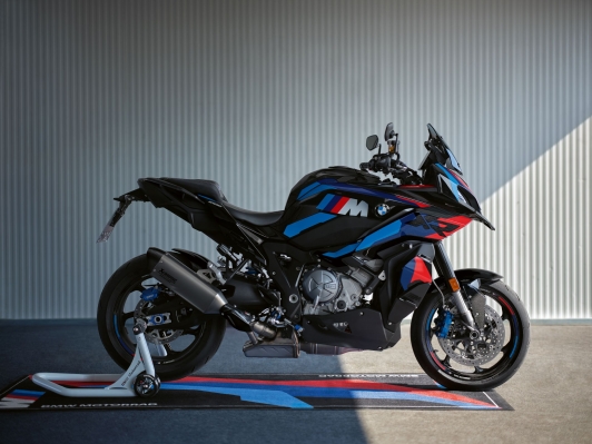 BMW 고성능 모터사이클 M1000XR 출시