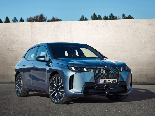 성능과 효율이 모두 향상된 전기 SAV ‘BMW 뉴 iX’ 공개