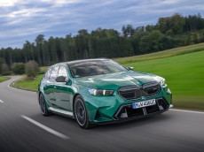 왜 고성능 모델에 열광하는가? BMW, 'XM 레이블'과 '뉴 M5 투어링'으로 한국 시장 공략 강화!