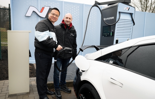 뉘르부르크링 서킷에 현대차 400kW N 초고속 충전 지원