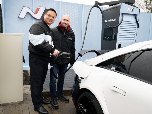 뉘르부르크링 서킷에 현대차 400kW N 초고속 충전 지원