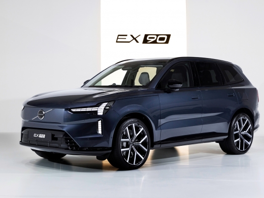 ‘바퀴 달린 스마트폰’이 현실이 됐다. EX90이 바꿀 자동차의 미래