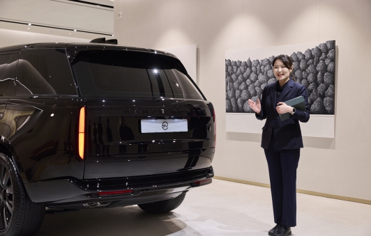 3억6천 블랙으로 완성한 럭셔리의 정점, 레인지로버 SV 블랙 강남 스튜디오 방문기