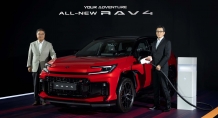 6세대 올 뉴 RAV4 "전기로만 77km 달린다", 토요타가 꺼낸 전동화 SUV의 정답