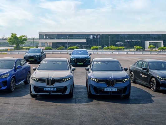 '전기차 200만 대 팔았다' BMW의 전동화 승부수, 이제 노이어 클라쎄 시대