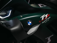소장 가치의 한계를 넘어선다. BMW 모토라드, 극한의 헤리티지를 담은 한정판 바이크 릴레이 출시